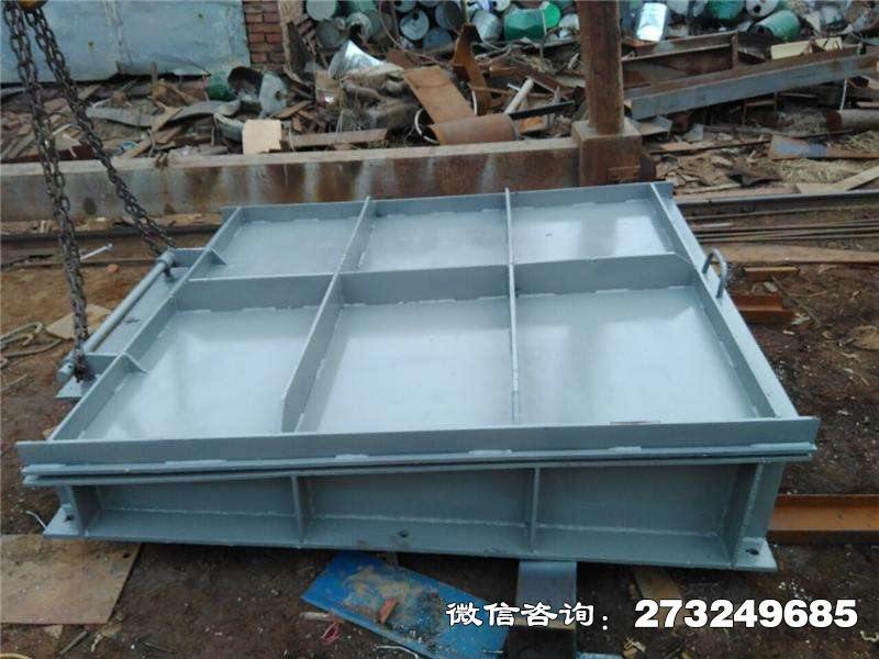 2米方形拍门尺寸较大，通常用于大型水利设施。它采用坚固的材质制造，具有较强的抗压能力。安装在大型排水管道或水利工程的出水口，在排水时，水流推动拍门打开，可通过较大流量的水；排水结束后，拍门依靠自身重力或其他装置自动关闭，防止水流倒灌，保障水利系统稳定运行，确保大型水利设施的排水顺畅。