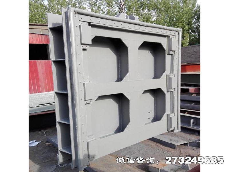 平面单向钢闸门是一种用于水利设施中的重要机械设备，主要由高强度钢材制成，具有良好的耐腐蚀性和承压能力。该门型设计简洁，结构紧凑，适用于各种水工建筑物的防洪、排涝、灌溉等场合。其单向开启特性确保水流单向通过，有效控制水位，保障水利工程的安全稳定运行。