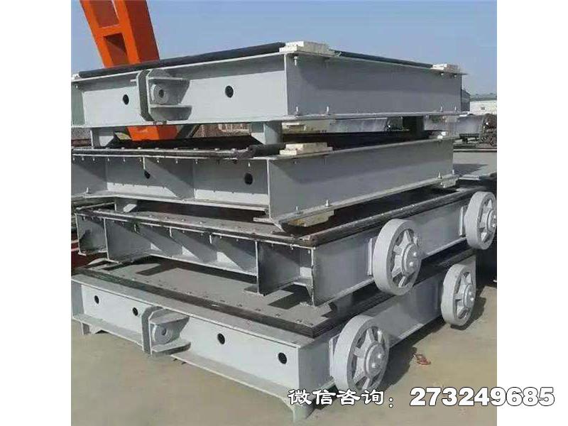 小型水库钢闸门是一种用于控制水流、调节水位的水利机械设备，通常由高强度钢材制成，具备良好的耐腐蚀性和结构稳定性。该闸门设计精巧，操作简便，适用于小型水库、灌溉渠道等水利工程，能够有效防止洪水泛滥，保障下游地区的安全，同时满足农业灌溉和水资源管理的需求。