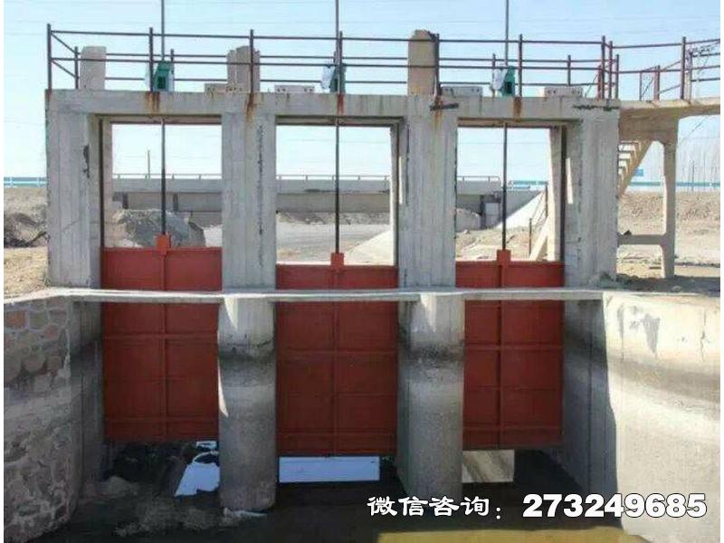 水库铸铁闸门，作为水利枢纽工程的关键设备，采用高强度铸铁材料精制而成，具备良好的耐腐蚀性和密封性能。它专为水库设计，能有效控制水流，调节水位，保障水库的安全运行与水资源管理。其结构坚固耐用，操作简便灵活，是水库实现蓄水、泄洪、灌溉及发电等多种功能不可或缺的重要机械部件。